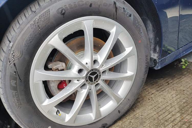Used Mercedes-Benz A-Class 2019 A 200 L Sport Sedan Left Front Wheel Hub