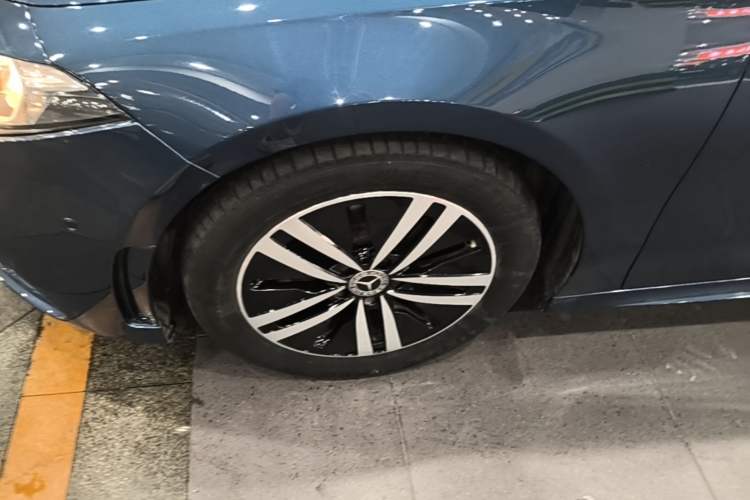 Used Mercedes-Benz A-Class 2019 A 180 L Sport Sedan Left Front Wheel Hub