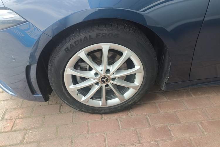 Used Mercedes-Benz A-Class 2019 A 200 L Sport Sedan Left Front Wheel Hub