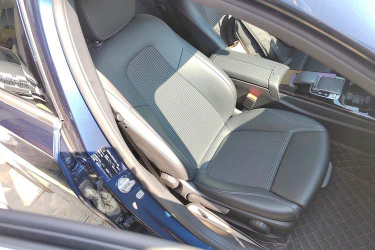 Used Mercedes-Benz A-Class 2019 A 200 Dynamic Edition Right Front Seat