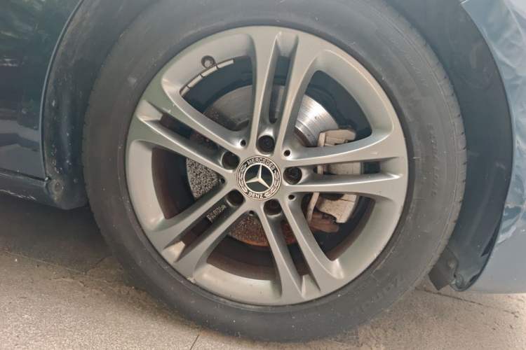 Used Mercedes-Benz A-Class 2019 A 200 Dynamic Edition Right Front Wheel Hub