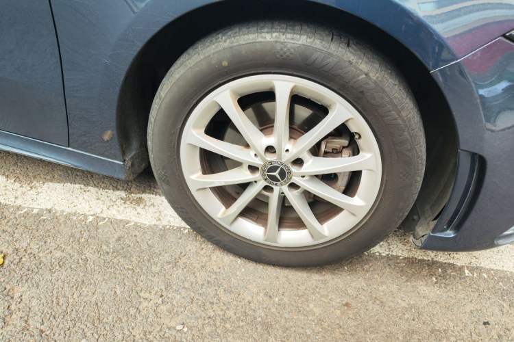Used Mercedes-Benz A-Class 2019 A 200 L Sport Sedan Right Front Wheel Hub