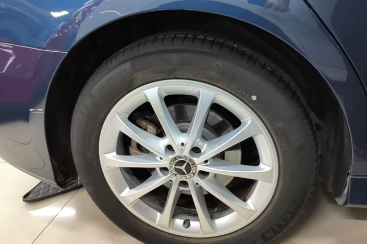 Used Mercedes-Benz A-Class 2019 Restyled A 200 L Sport Sedan Right Rear Wheel Hub
