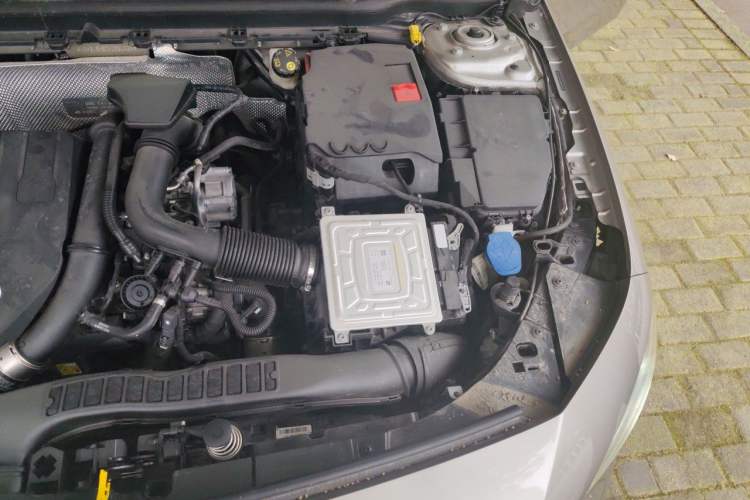 Used Mercedes-Benz A-Class 2019 A 200 L Sport Sedan Engine Bay Left