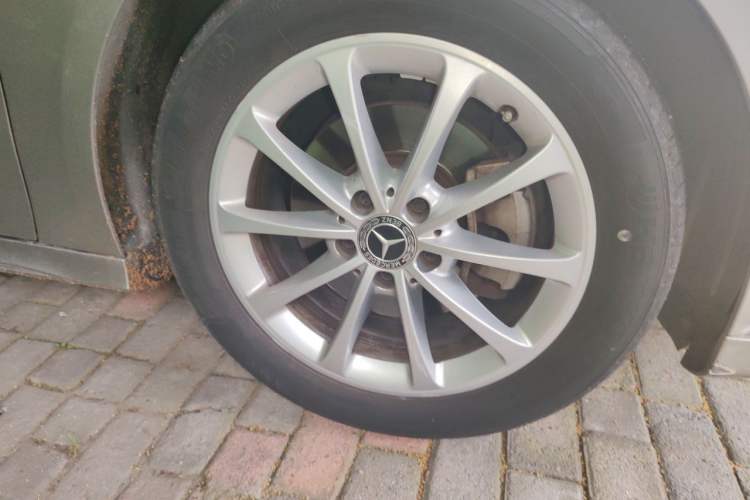 Used Mercedes-Benz A-Class 2019 A 200 L Sport Sedan Right Front Wheel Hub