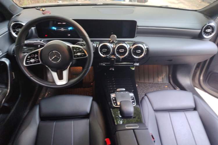 Used Mercedes-Benz A-Class 2019 A 200 L Center Console