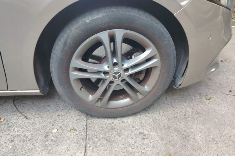 Used Mercedes-Benz A-Class 2019 A 200 L Right Front Wheel Hub