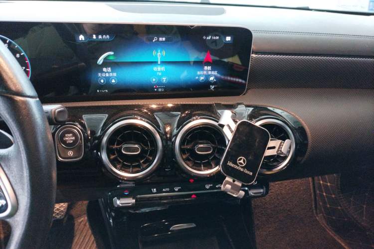 Used Mercedes-Benz A-Class 2019 A 200 L Audio And AC Panel