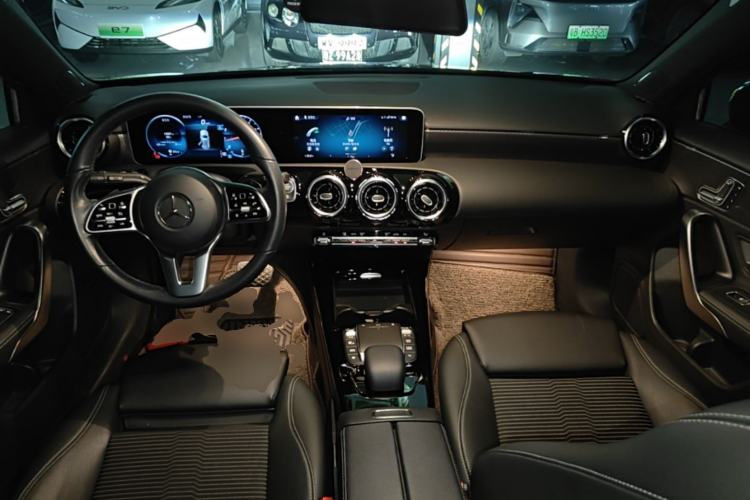 Used Mercedes-Benz A-Class 2019 A 200 Fashion Model Center Console