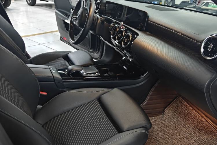 Used Mercedes-Benz A-Class 2019 A 200 Fashion Model Interior 4
