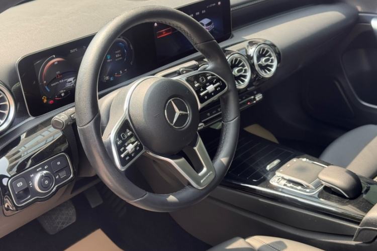 Used Mercedes-Benz A-Class 2019 A 200 Dynamic Edition Interior 5