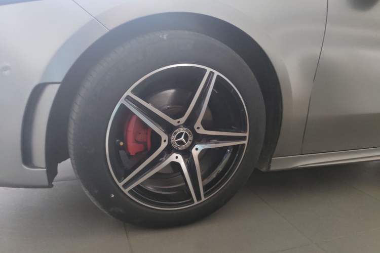 Used Mercedes-Benz A-Class 2019 A 200 L Sport Sedan Left Front Wheel Hub