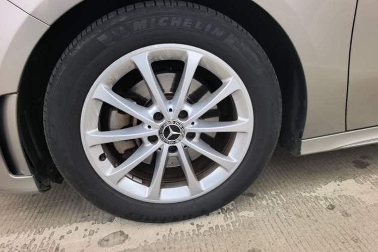 Used Mercedes-Benz A-Class 2019 A 200 L Sport Sedan Left Front Wheel Hub