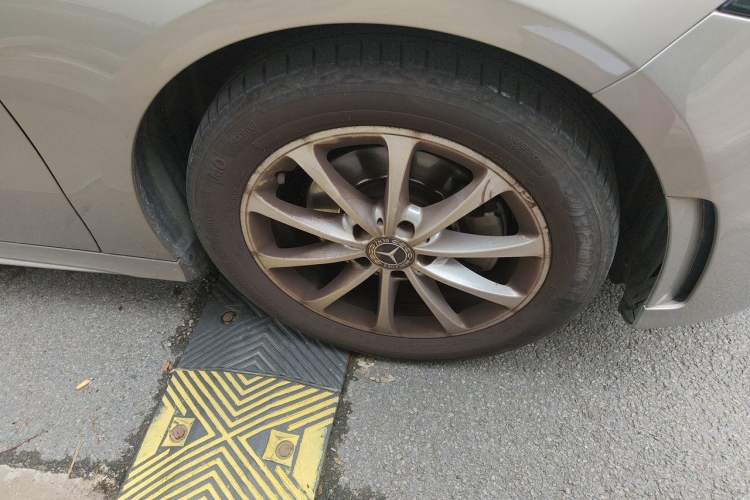 Used Mercedes-Benz A-Class 2019 A 200 L Sport Sedan Right Front Wheel Hub