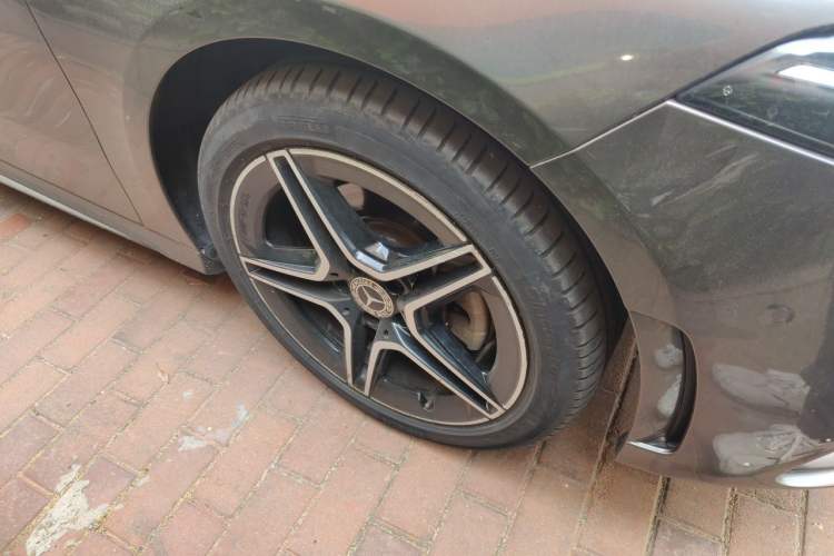 Used Mercedes-Benz A-Class 2019 A 200 L Sport Sedan Right Front Wheel Hub