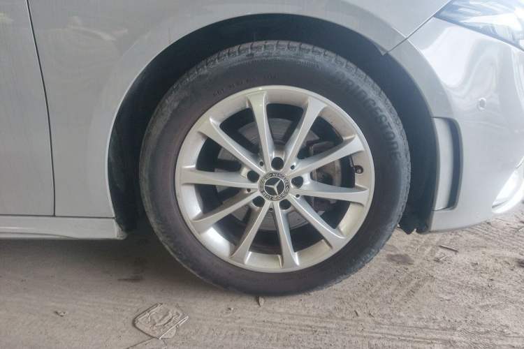 Used Mercedes-Benz A-Class 2019 Restyled A 200 L Sport Sedan Right Front Wheel Hub
