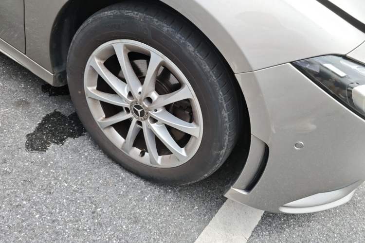 Used Mercedes-Benz A-Class 2019 Restyled A 200 L Sport Sedan Right Front Wheel Hub