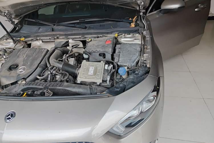 Used Mercedes-Benz A-Class 2019 A 200 L Sport Sedan Engine Bay Left