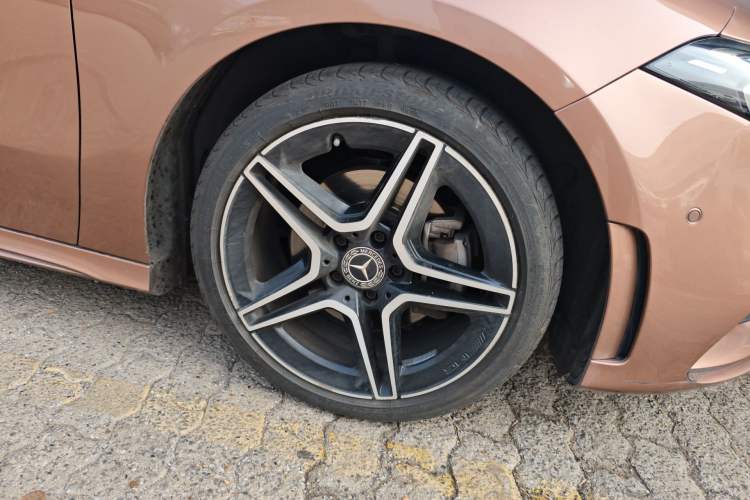 Used Mercedes-Benz A-Class 2019 A 200 L Sport Sedan Right Front Wheel Hub