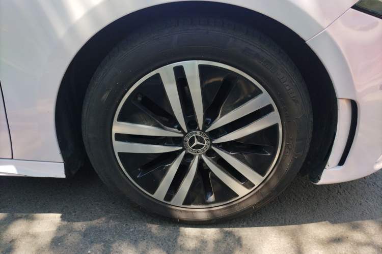 Used Mercedes-Benz A-Class 2019 Restyled A 180 L Sport Sedan Right Front Wheel Hub