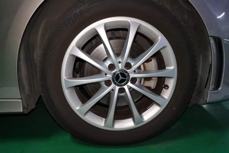 Used Mercedes-Benz A-Class 2019 A 200 L Sport Sedan Right Front Wheel Hub