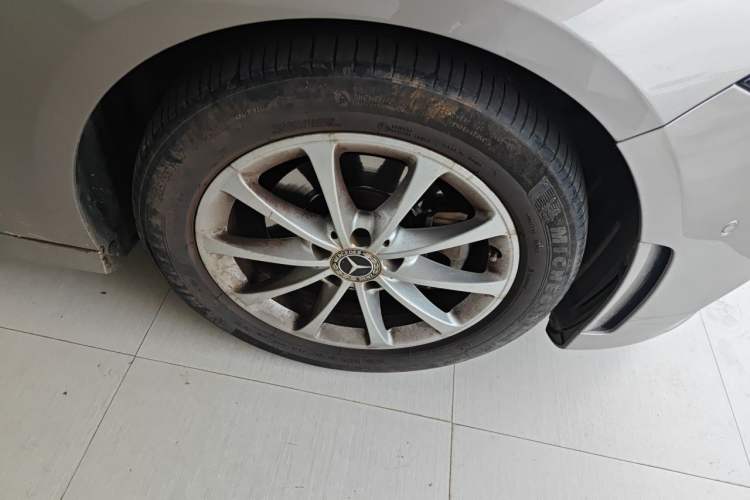 Used Mercedes-Benz A-Class 2019 A 200 L Sport Sedan Right Front Wheel Hub