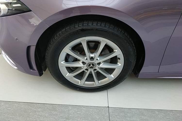 Used Mercedes-Benz A-Class 2019 A 200 L Sport Sedan Left Front Wheel Hub