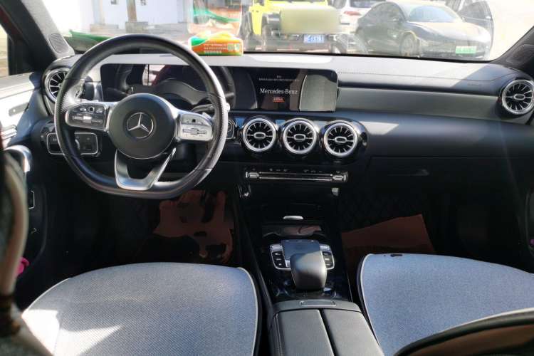 Used Mercedes-Benz A-Class 2019 A 220 L 4MATIC Sport Sedan Center Console