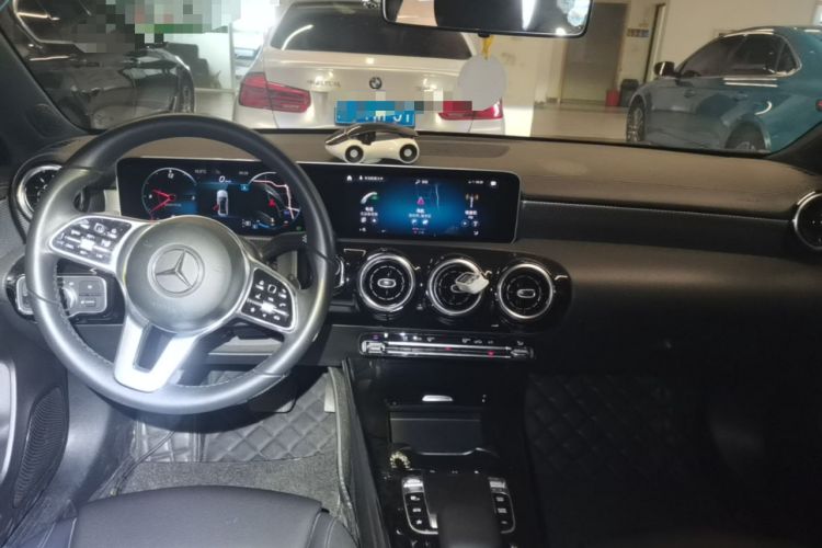 Used Mercedes-Benz A-Class 2019 A 200 L Center Console