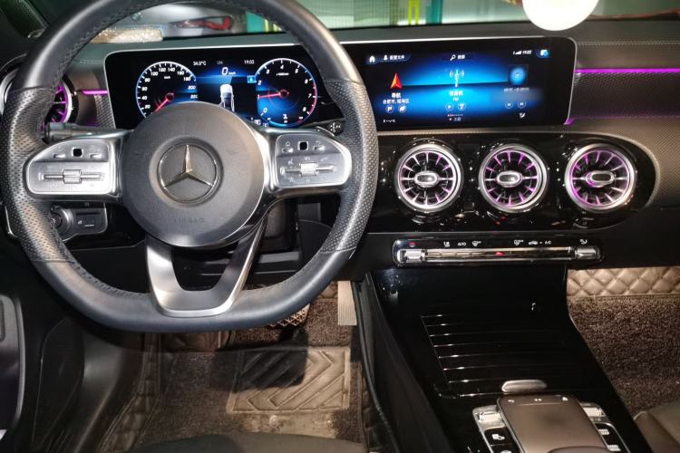 Used Mercedes-Benz A-Class 2019 A 200 L Sport Sedan First Edition Special Edition Center Console