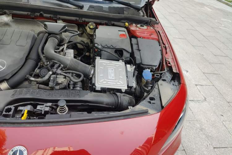Used Mercedes-Benz A-Class 2019 A 200 Dynamic Edition Engine Bay Left
