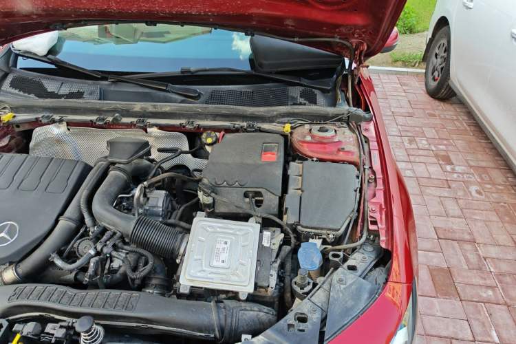 Used Mercedes-Benz A-Class 2019 A 200 L Sport Sedan Engine Bay Left