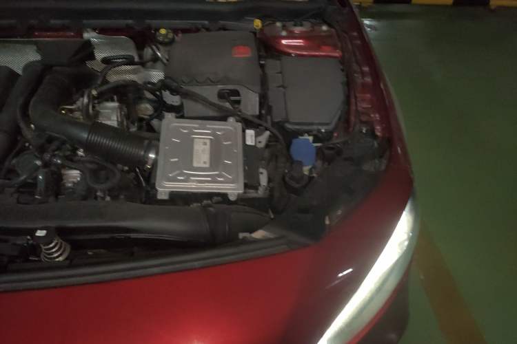 Used Mercedes-Benz A-Class 2019 A 200 L Engine Bay Left