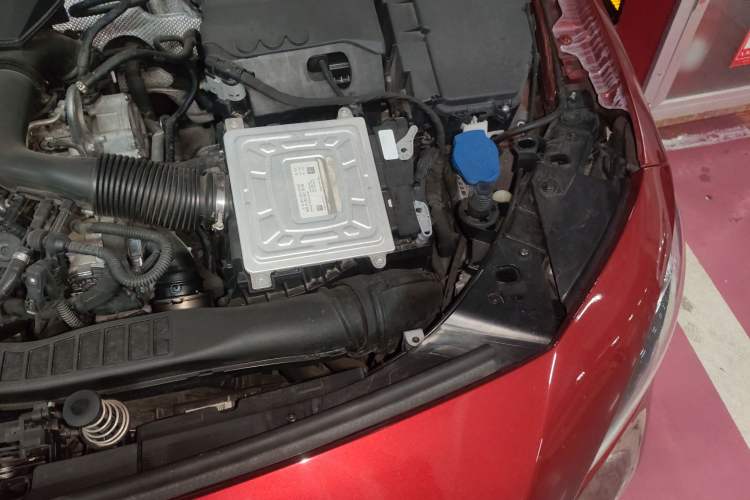 Used Mercedes-Benz A-Class 2019 A 200 L Sport Sedan Engine Bay Left