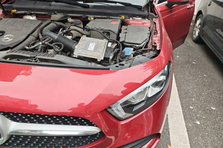 Used Mercedes-Benz A-Class 2019 A 200 L Sport Sedan Engine Bay Left