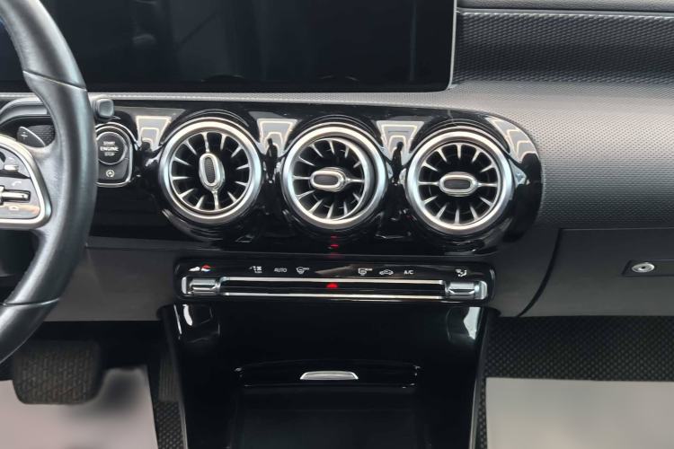 Used Mercedes-Benz A-Class 2019 A 200 Dynamic Edition Interior 5