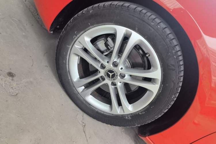Used Mercedes-Benz A-Class 2019 A 200 Dynamic Edition Left Front Wheel Hub