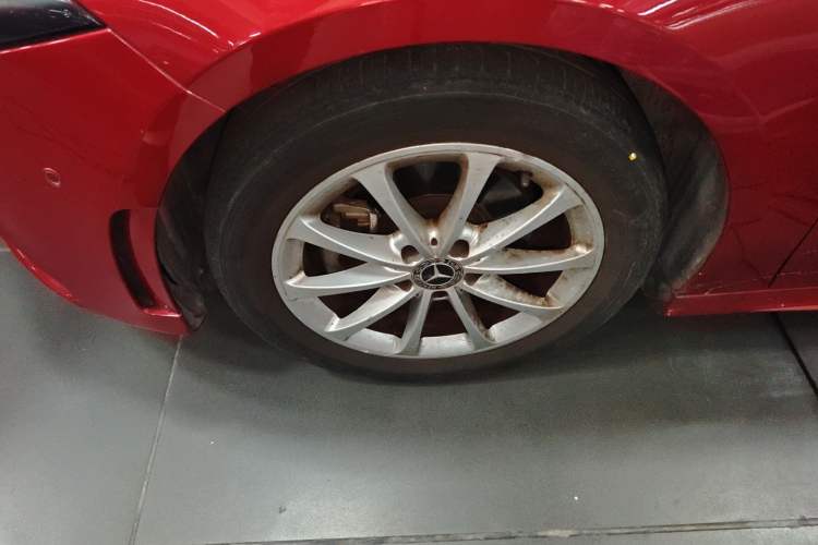 Used Mercedes-Benz A-Class 2019 A 200 L Sport Sedan Left Front Wheel Hub