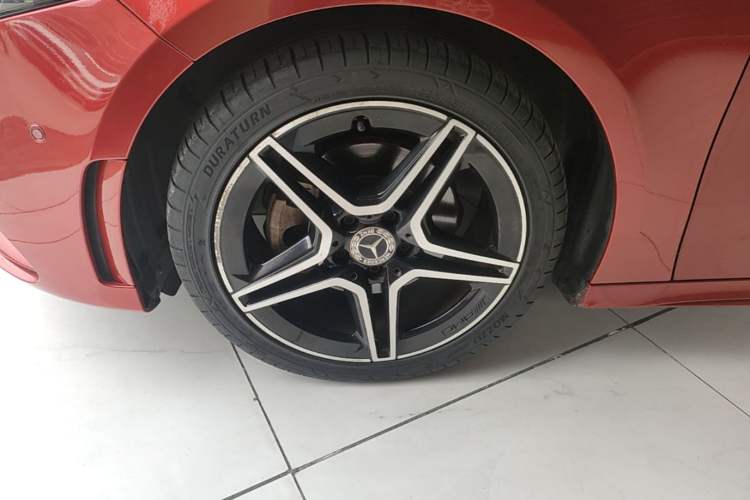 Used Mercedes-Benz A-Class 2019 A 200 L Sport Sedan Left Front Wheel Hub