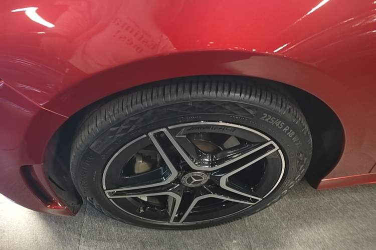 Used Mercedes-Benz A-Class 2019 A 200 L Sport Sedan Left Front Wheel Hub
