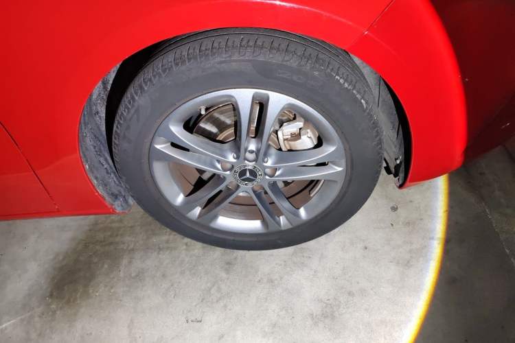 Used Mercedes-Benz A-Class 2019 A 200 Dynamic Edition Right Front Wheel Hub