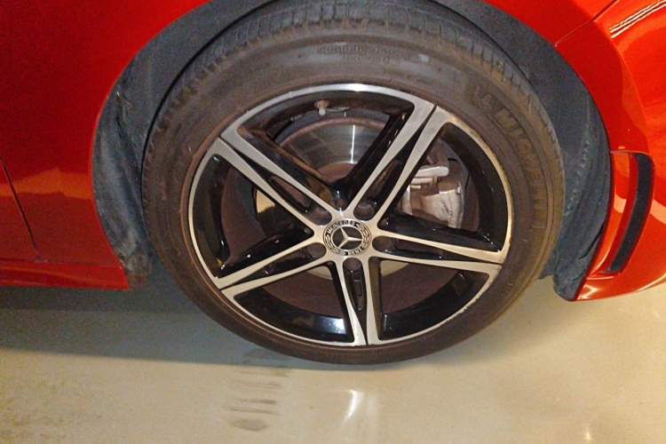 Used Mercedes-Benz A-Class 2019 A 220 L 4MATIC Sport Sedan Right Front Wheel Hub