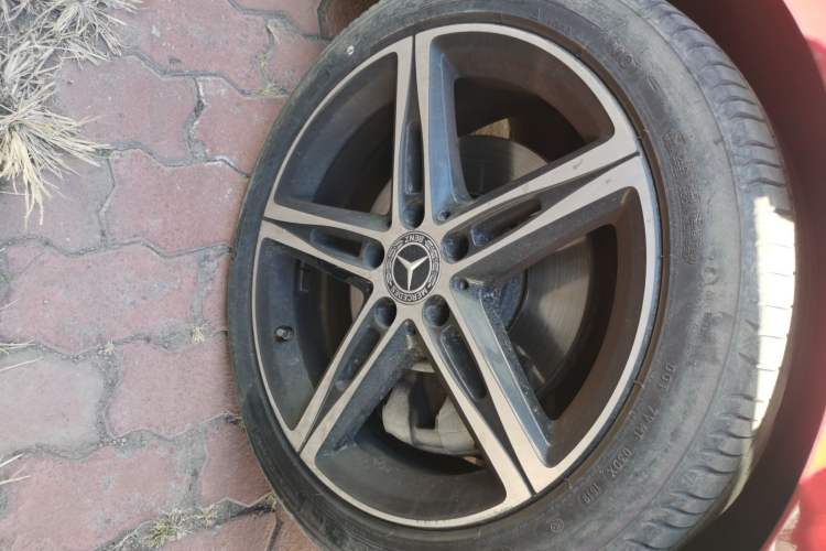 Used Mercedes-Benz A-Class 2019 A 220 L 4MATIC Sport Sedan Right Front Wheel Hub
