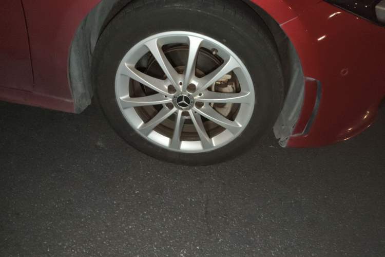 Used Mercedes-Benz A-Class 2019 Restyled A 200 L Sport Sedan Right Front Wheel Hub