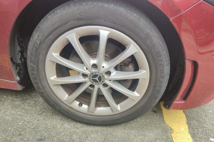 Used Mercedes-Benz A-Class 2019 A 200 L Sport Sedan Right Front Wheel Hub