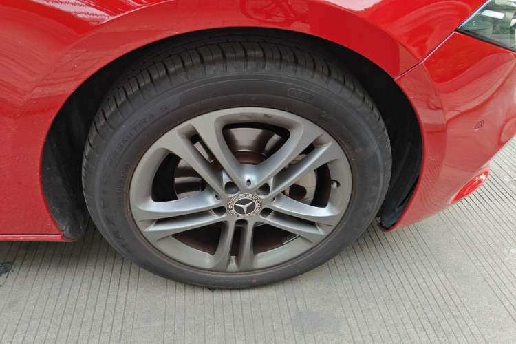 Used Mercedes-Benz A-Class 2019 A 200 Dynamic Edition Right Front Wheel Hub