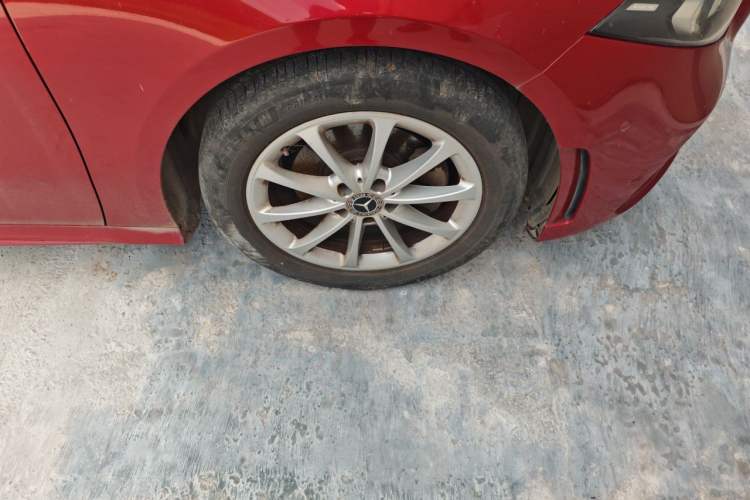 Used Mercedes-Benz A-Class 2019 A 200 L Sport Sedan Right Front Wheel Hub