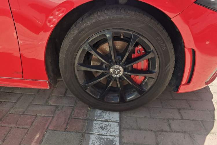 Used Mercedes-Benz A-Class 2019 A 200 L Sport Sedan Right Front Wheel Hub