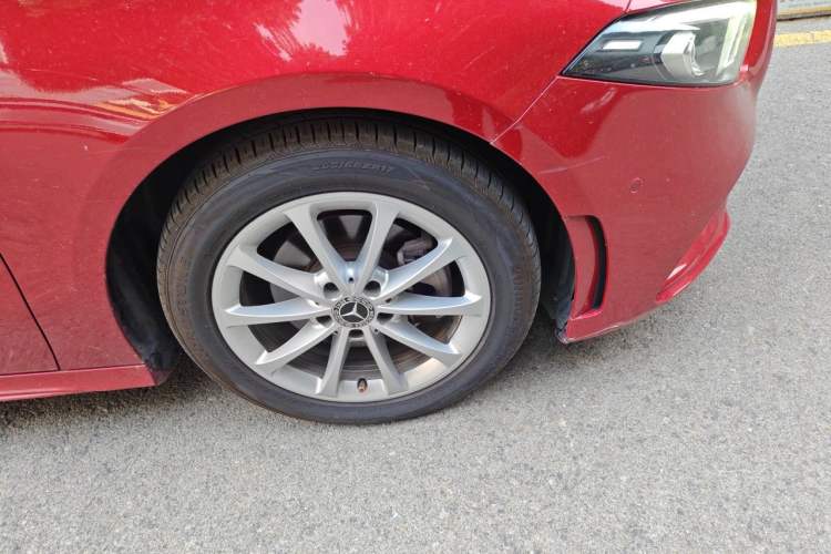 Used Mercedes-Benz A-Class 2019 A 200 L Sport Sedan Right Front Wheel Hub