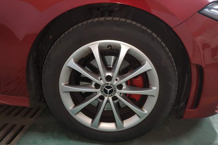Used Mercedes-Benz A-Class 2019 A 200 L Sport Sedan Right Front Wheel Hub